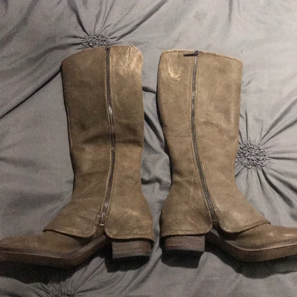Knee high Donald Pliner boots